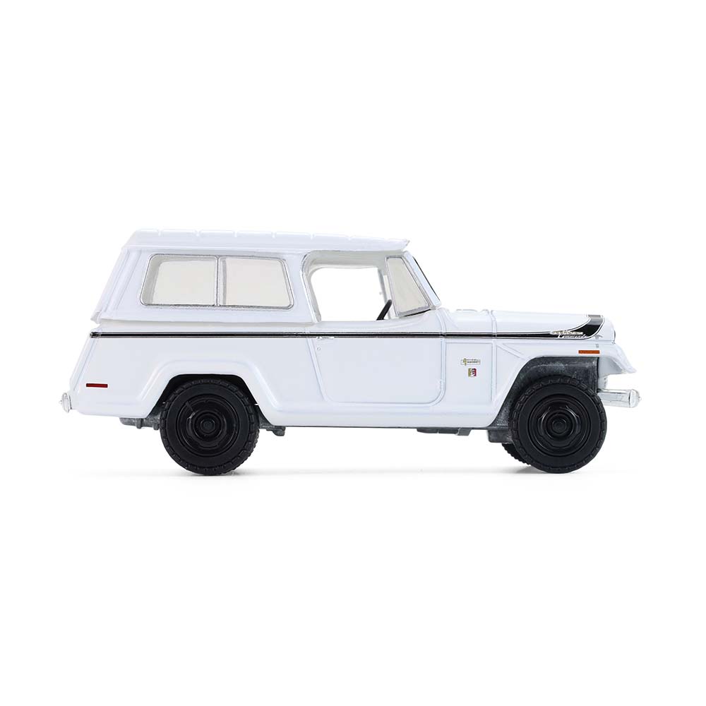 Jeepster Commando - 纯白