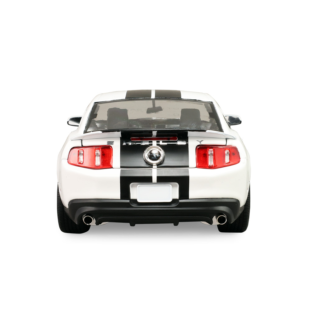 Shelby GT500 - 性能白配黑色条纹