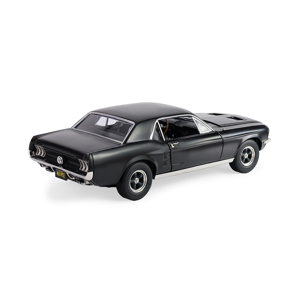 奎迪 (2015) - 阿多尼斯·奎迪的野马双门轿跑（哑光黑）