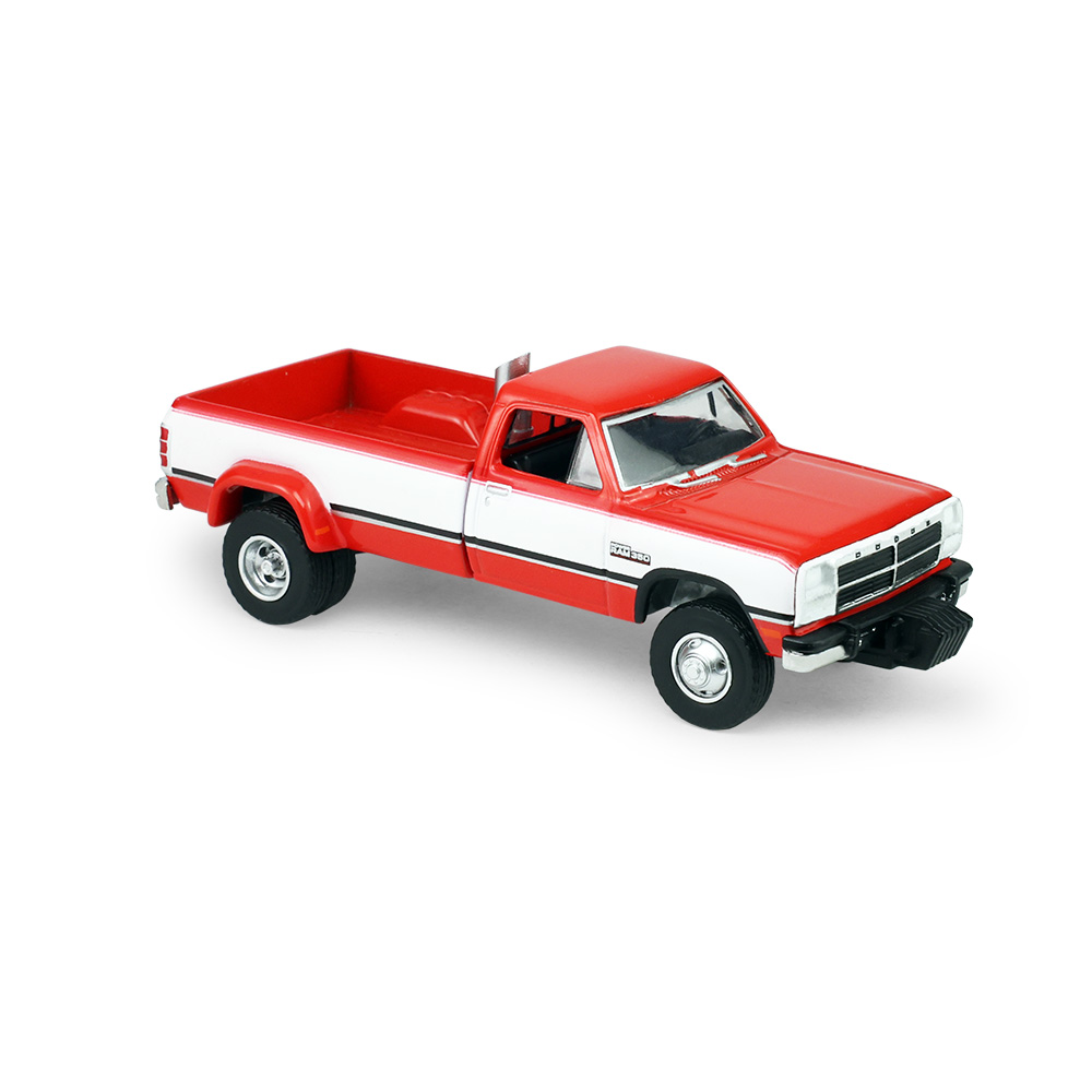 Ram D350双后轮版 - 红白配色配备排气系统与保险杠配重块