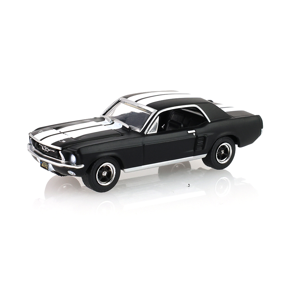 奎迪：英雄再起（2018）- 阿多尼斯·奎迪黑白条纹座驾野马