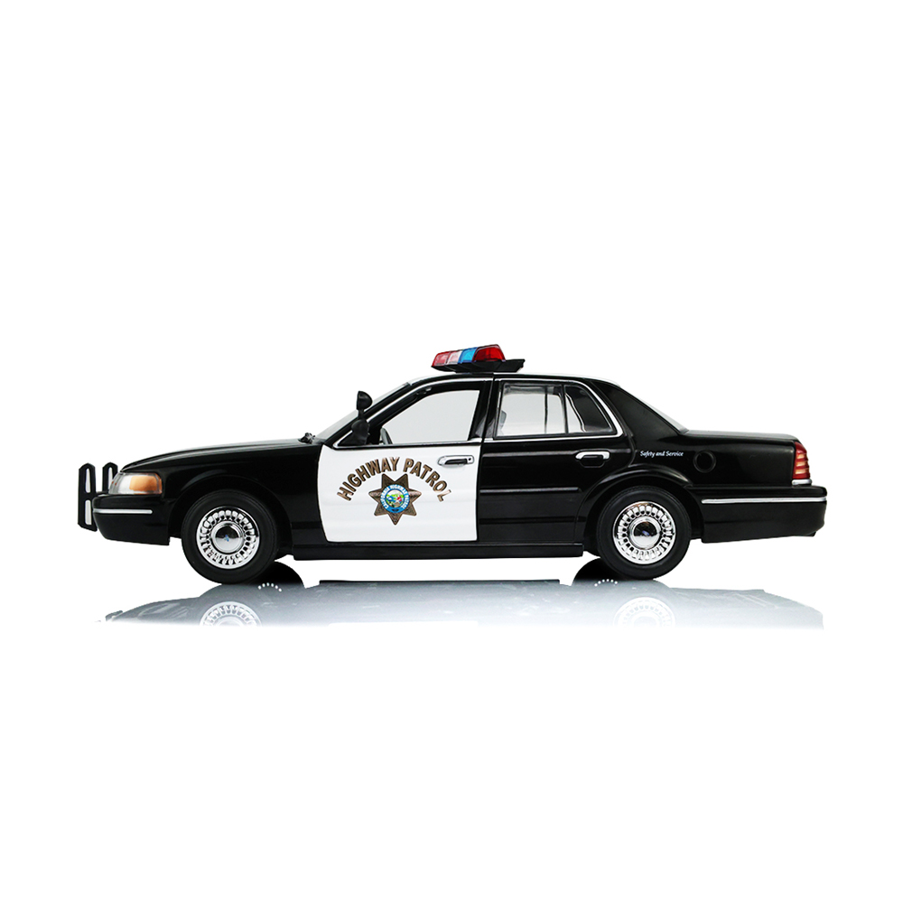 维多利亚皇冠警用拦截车 - 加州公路巡逻队
