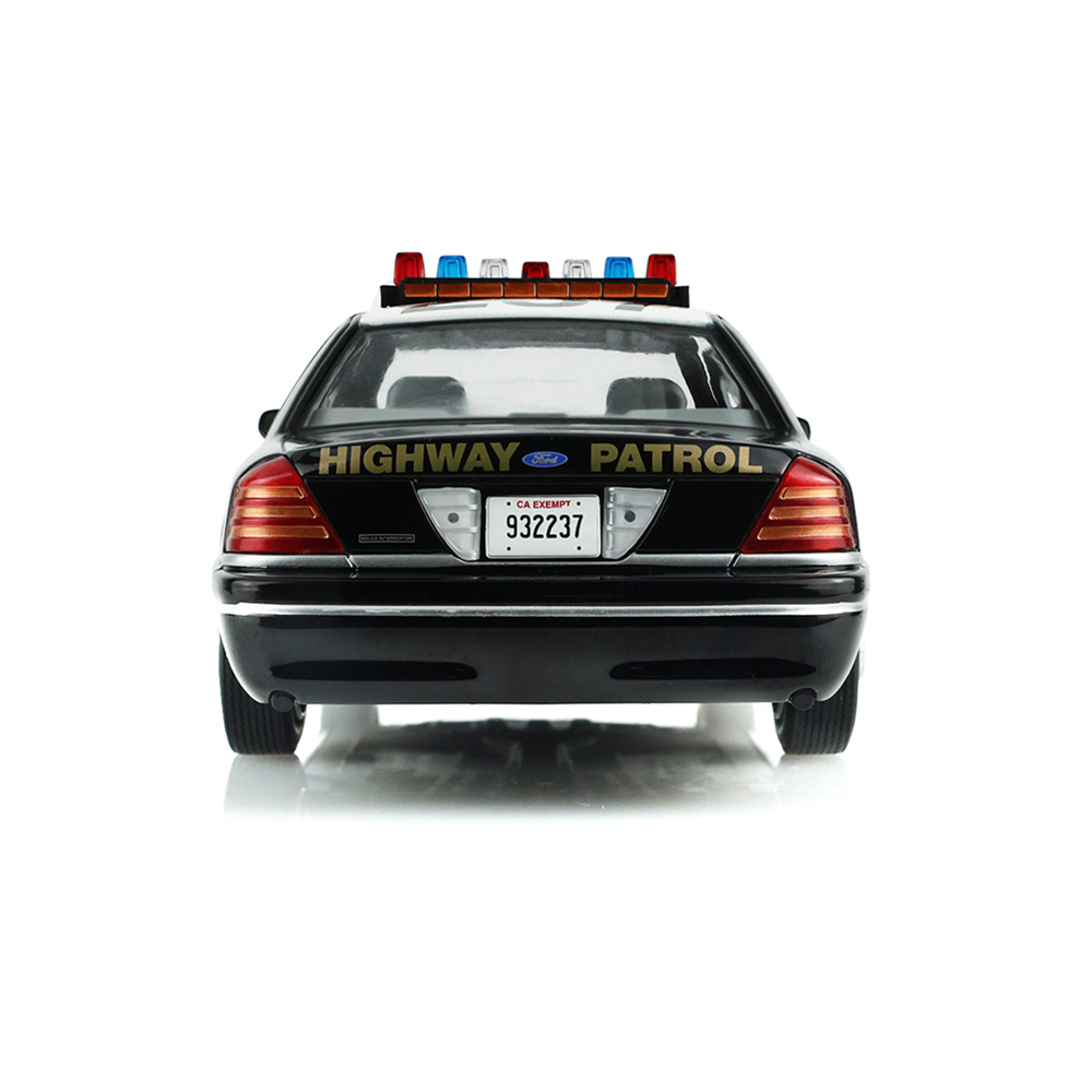 维多利亚皇冠警用拦截车 - 加州公路巡逻队