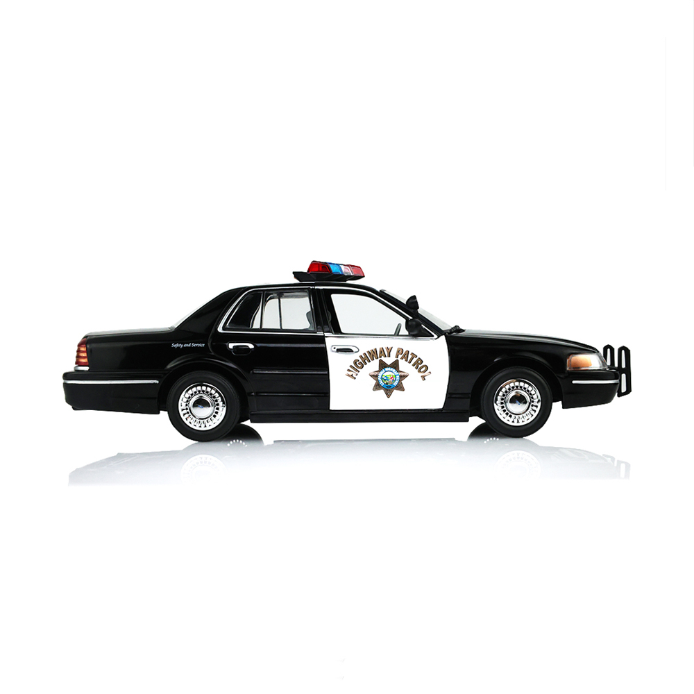维多利亚皇冠警用拦截车 - 加州公路巡逻队