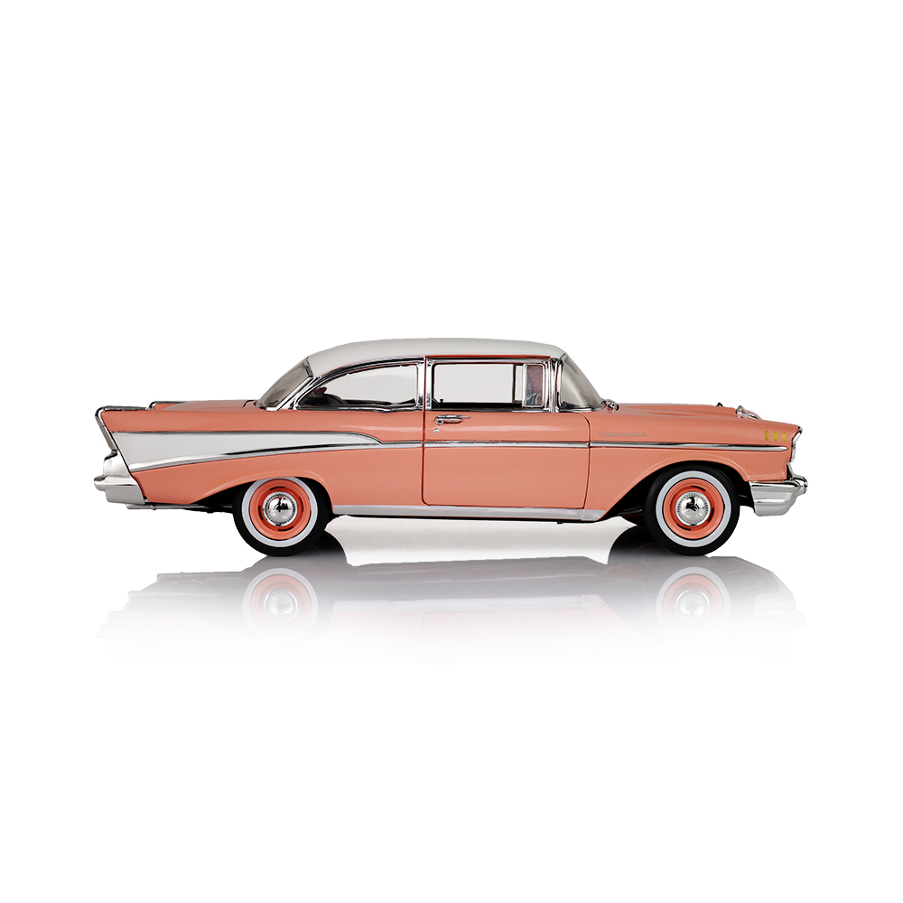 1957款雪佛兰150轿车 – 峡谷珊瑚红 / 土坯米色