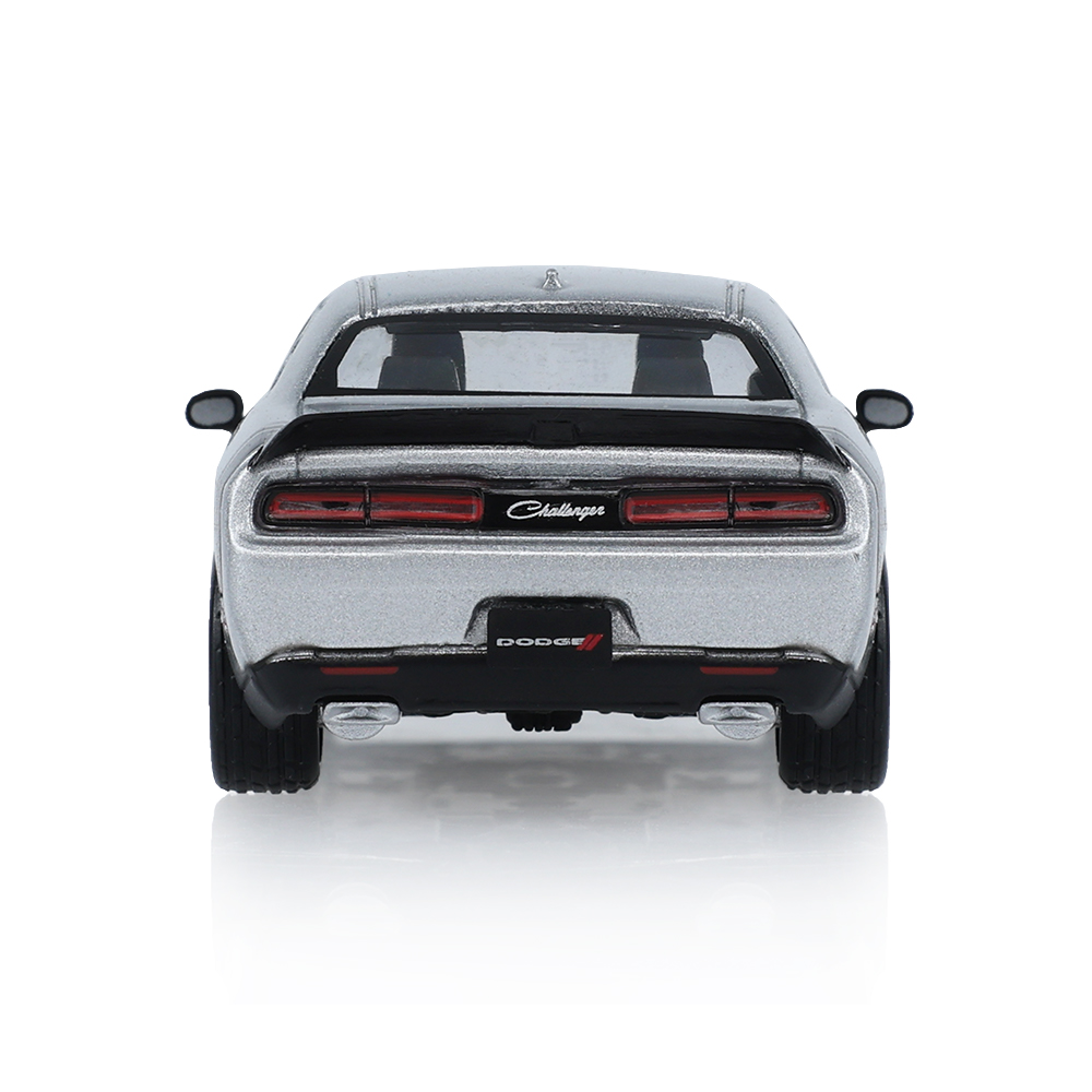2017款道奇挑战者R/T Scat Pack - 银灰色金属漆，配定制轮毂