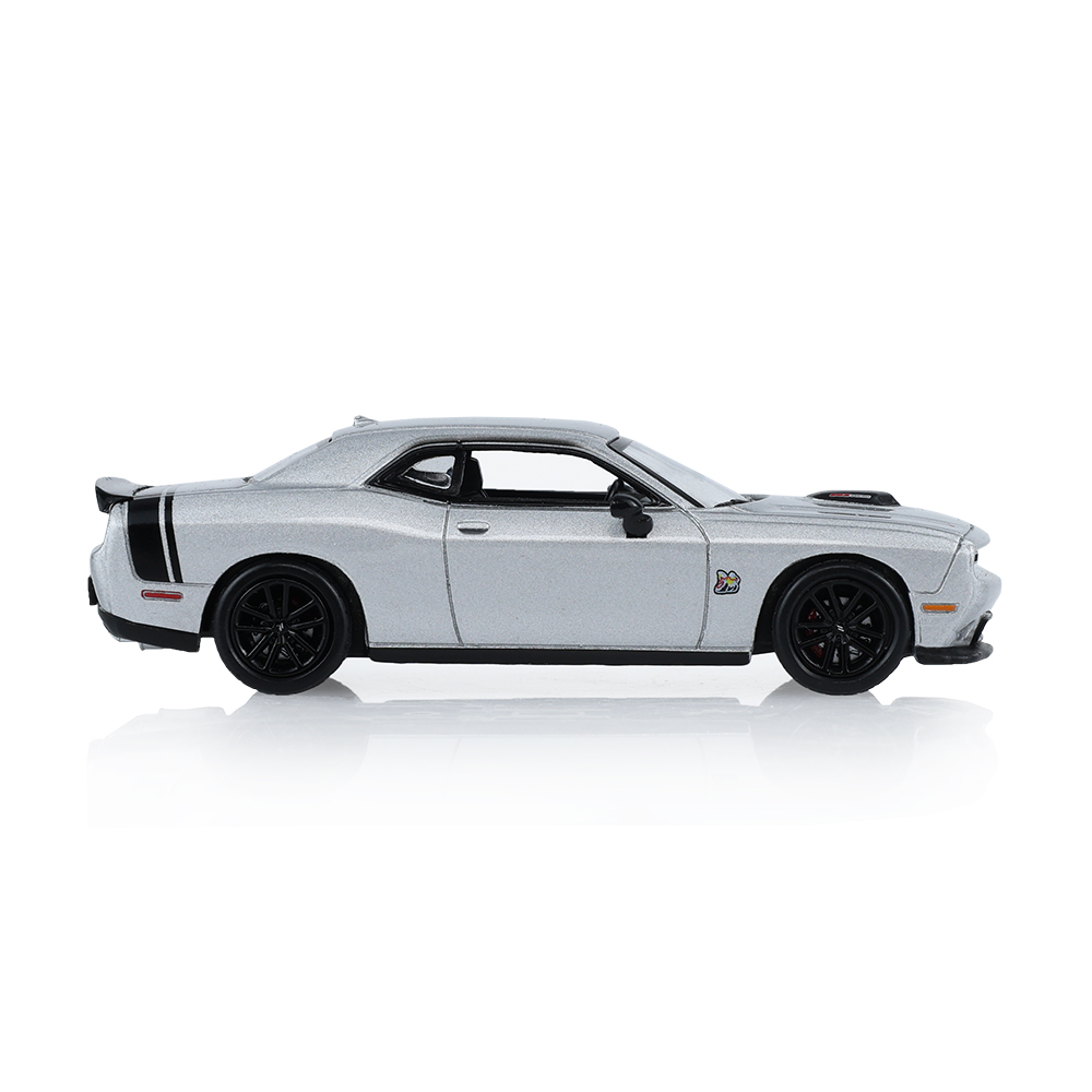 2017款道奇挑战者R/T Scat Pack - 银灰色金属漆，配定制轮毂