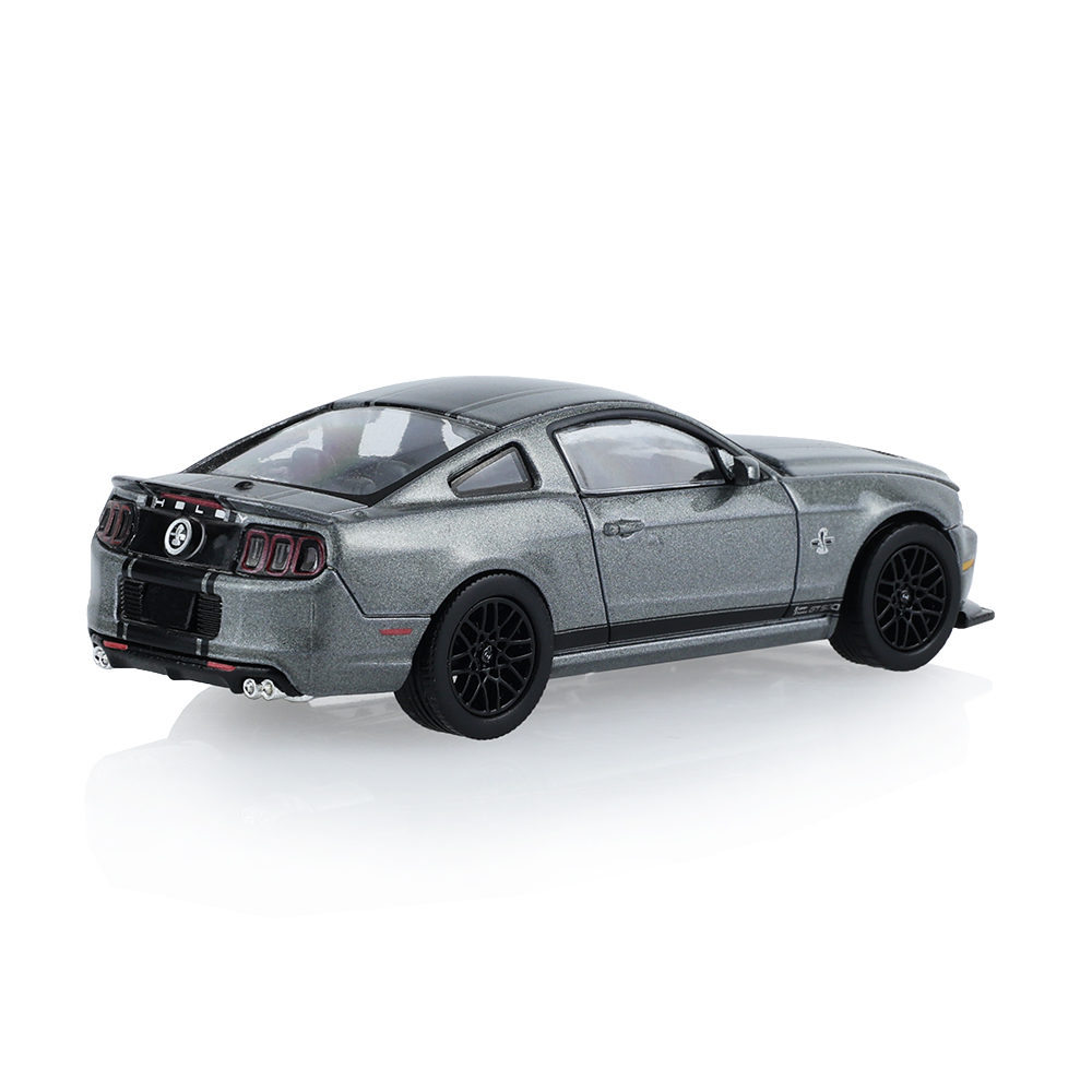 2013年福特野马GT-500，配备540R轮圈 - 斯特林灰色金屬漆